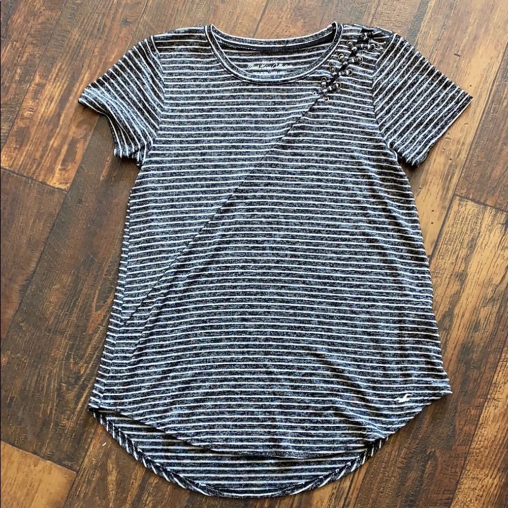 Hollister tshirt